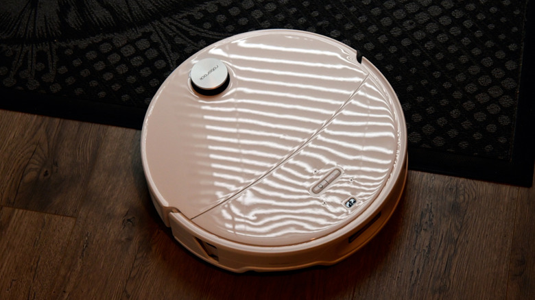 The Roborock Qrevo Edge 3 Pro robot vacuum and mop