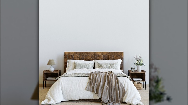 Minimalistic rustic bedroom