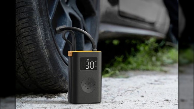 HOTO air pump being used to inflate vehicle tire