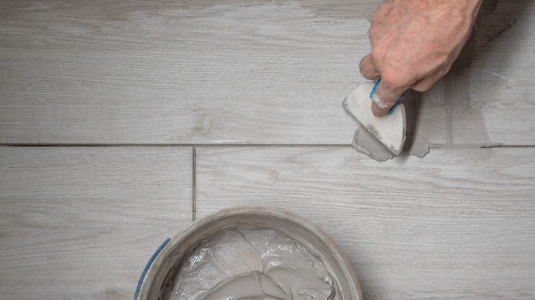 Grouting a tile joint