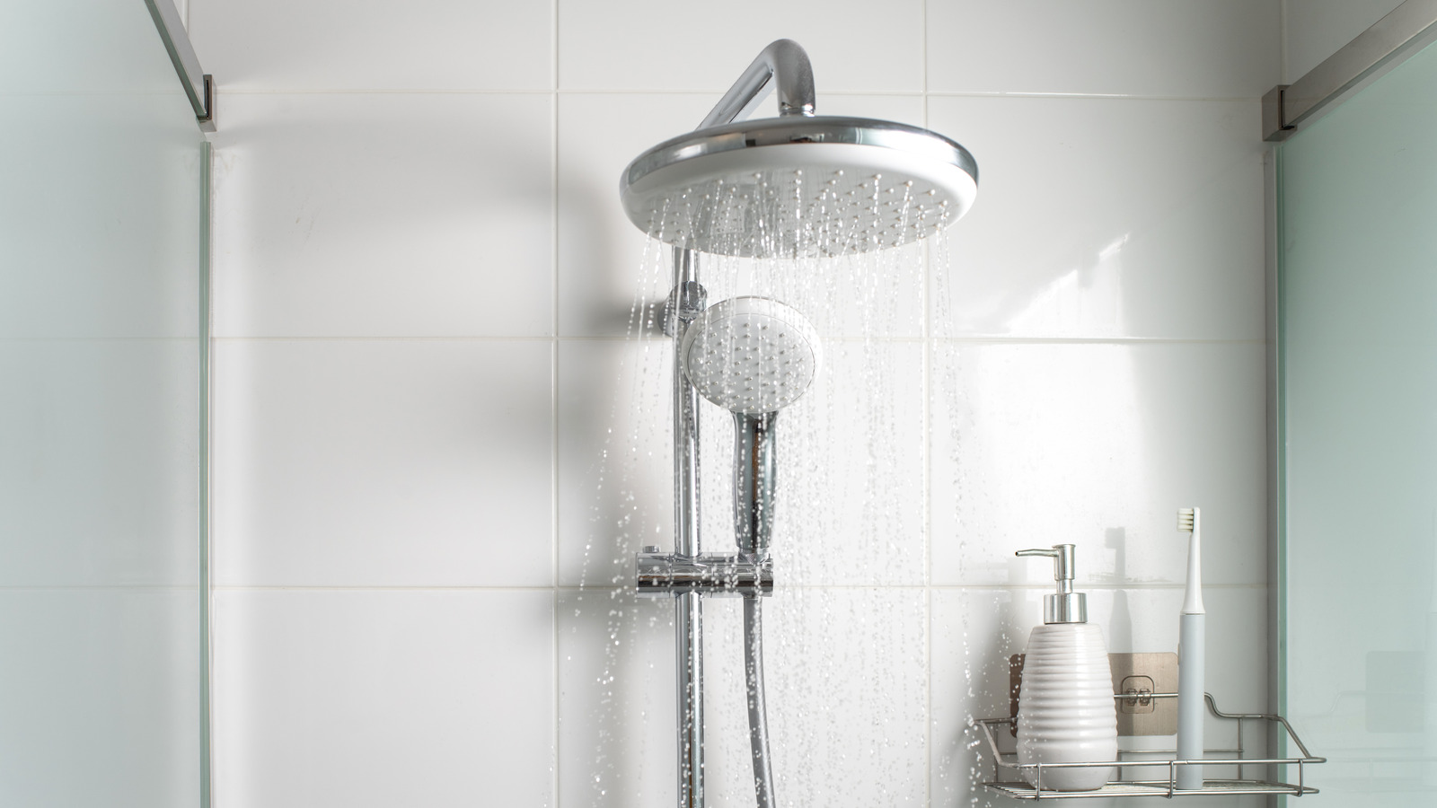 Sarah Baeumler Wasn’t Thrilled With This Battle On The Beach Showerhead Placement Mistake