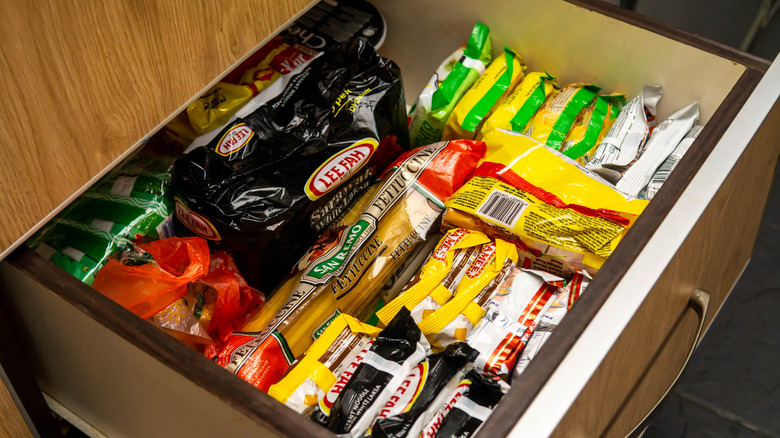 Drawer of vertical snacks