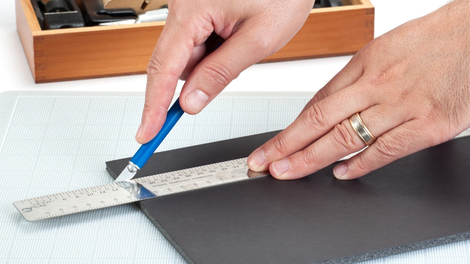 How To Sharpen Your XActo Knife Quickly And Safely