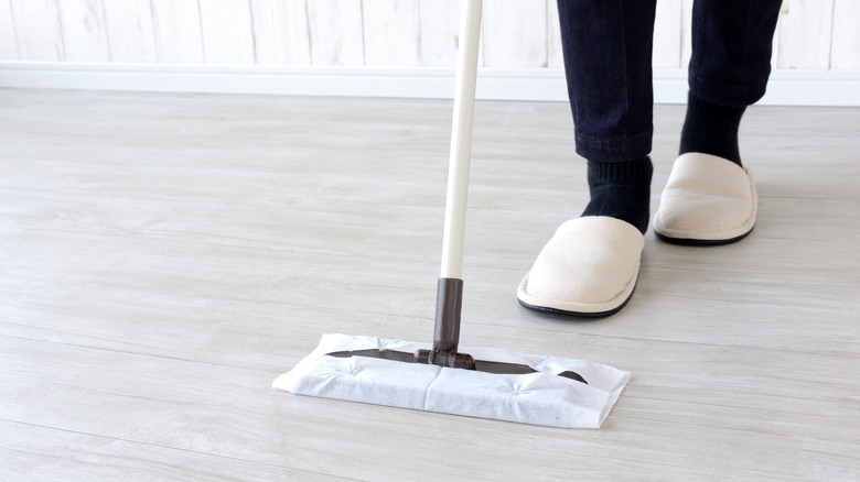 mop with wet pad 