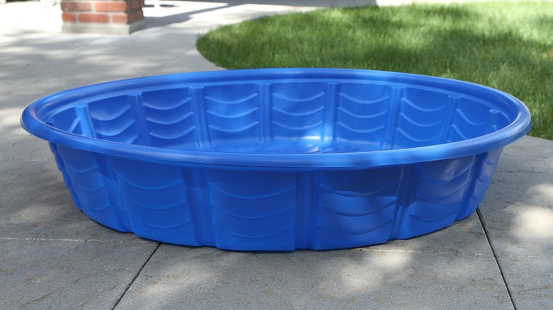 blue plastic kid pool