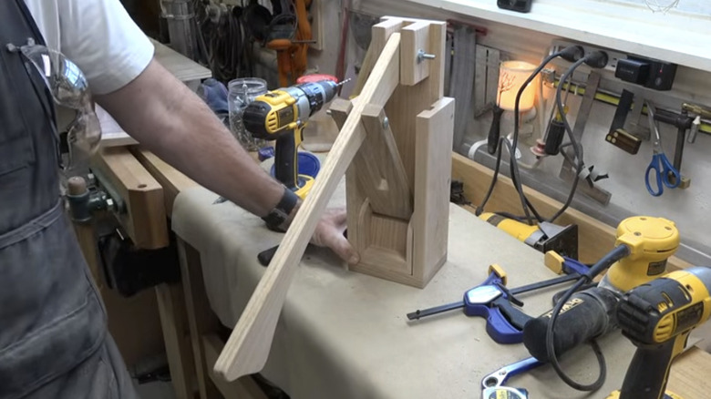 The finished DIY can crusher