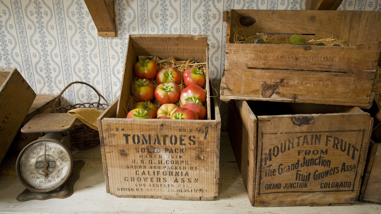 Old-fashioned fruit crates filled with apples