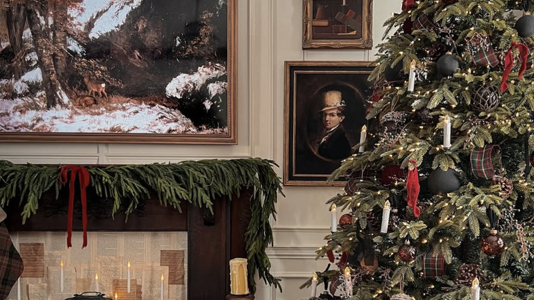 A tree with plaid ribbons, red accents, and candle-shaped lights