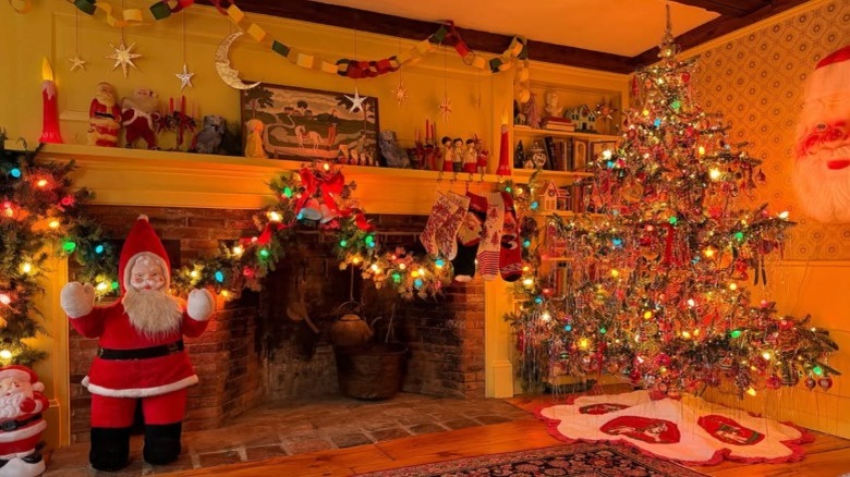 A vintage Christmas living room with decorations and warm lighting