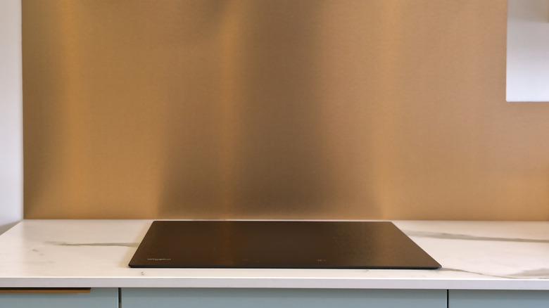 Zoomed in image of copper backsplash in kitchen