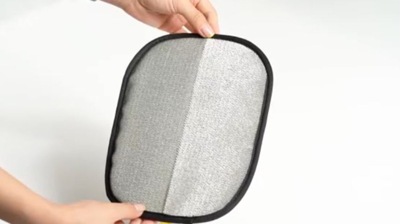 closeup of KEYHELP pet hair remover glove remover side