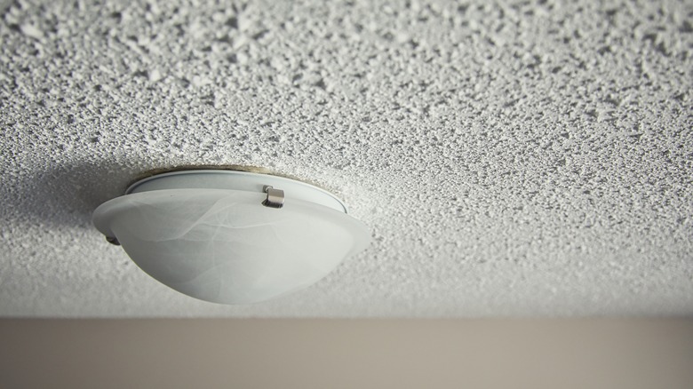 popcorn ceiling with light fixture