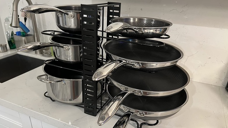 Pans organized on ORDORA's Pots and Pans Organizer