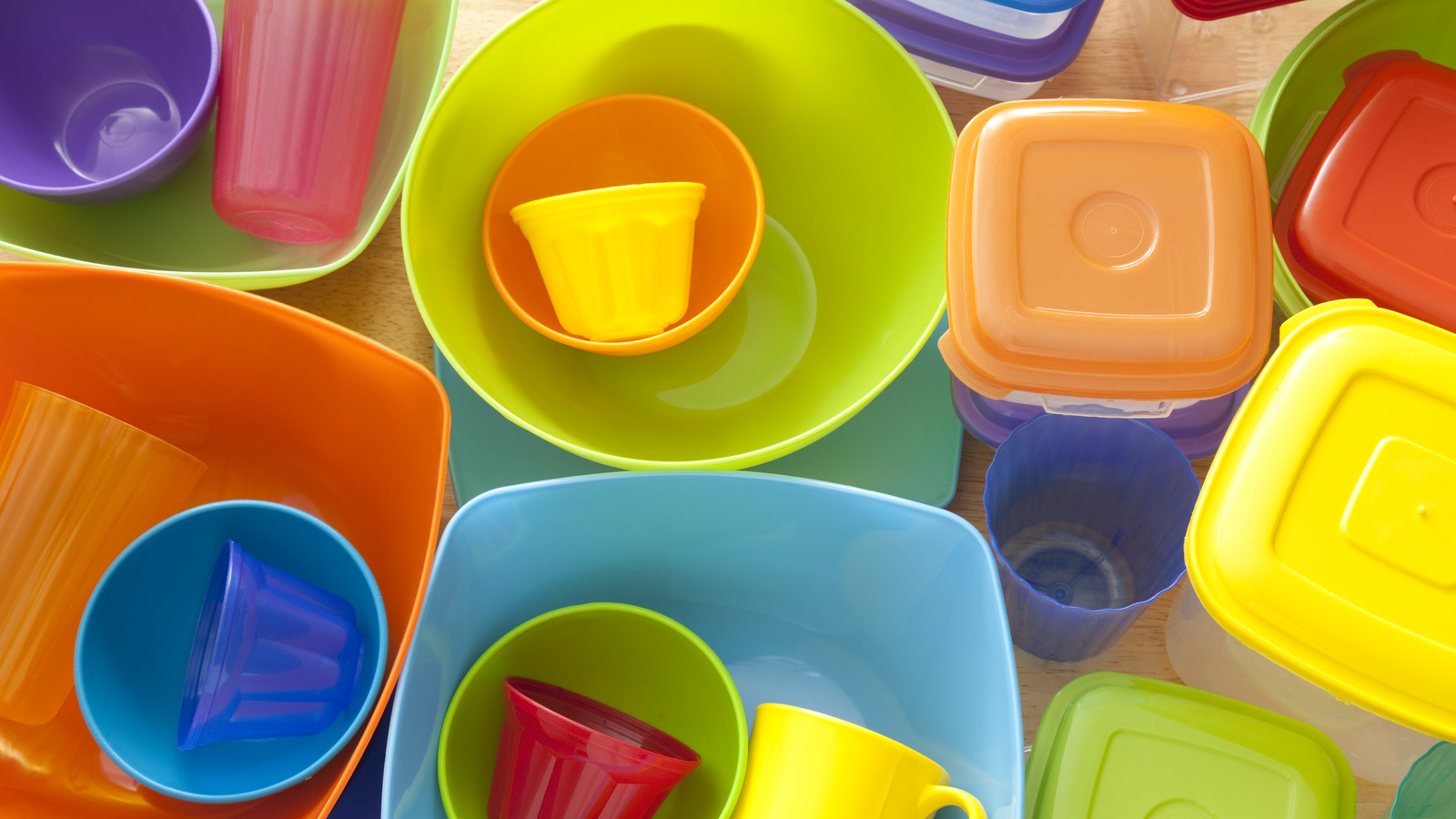 How to Remove Smells From Tupperware