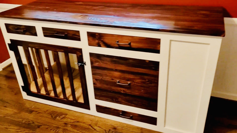 Storage drawers surround a 1-dog kennel.