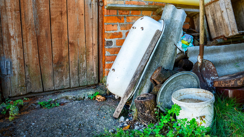 Clutter in a backyard.
