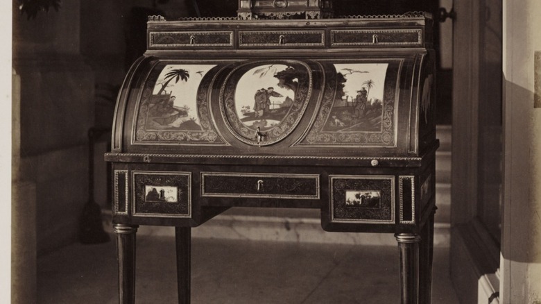 Antique roll-top desk 