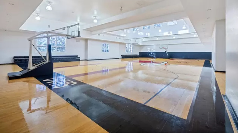 O'Neal's indoor basketball court 