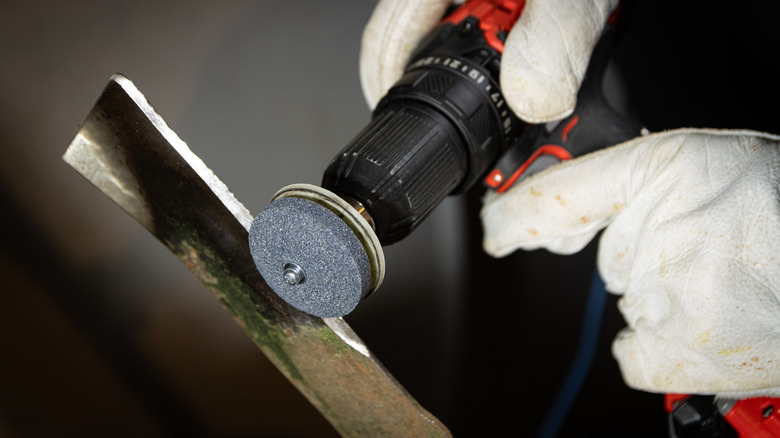 Sharpening lawn mower blades with the Arnold kit from Home Depot