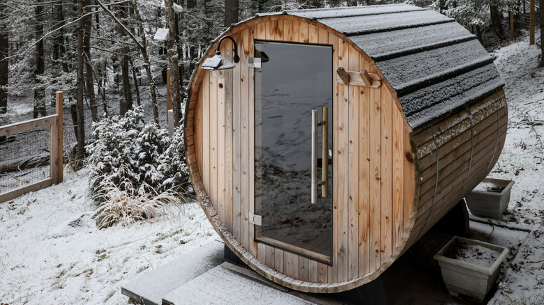 A barrel-style sauna in the outdoors
