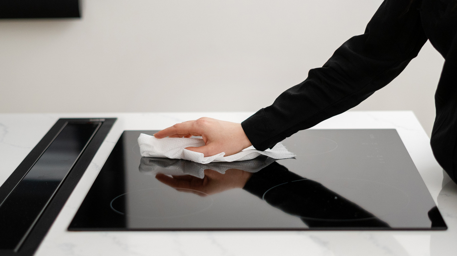 Should You Use Vinegar To Clean A Glass Stove Top?