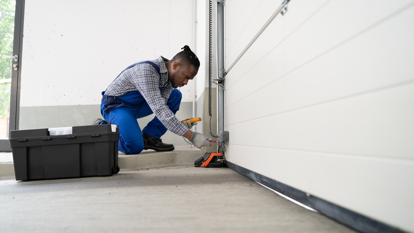 Should You Use WD-40 To Lubricate A Garage Door? – House Digest