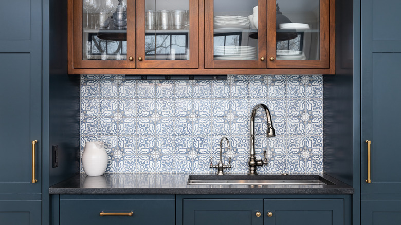 Should Your Kitchen Faucet Match Your Cabinet Hardware?