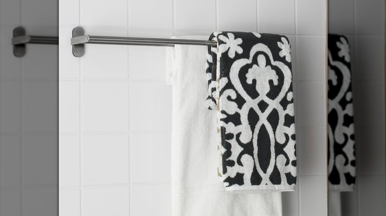 BROGRUND towel bar holding two towels