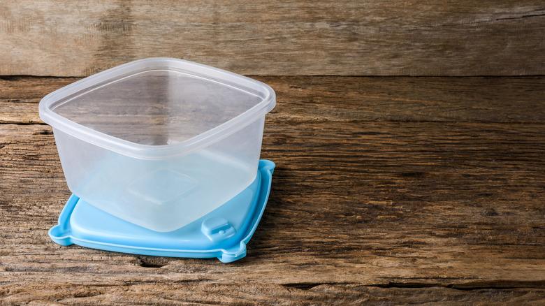 Tupperware container sitting on lid