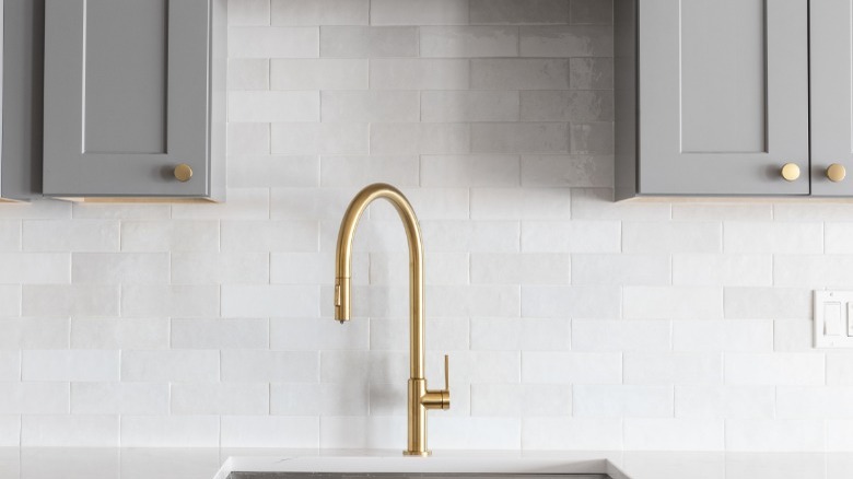 Classic subway tile kitchen backsplash 