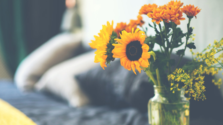 vase of sunflowers bedroom