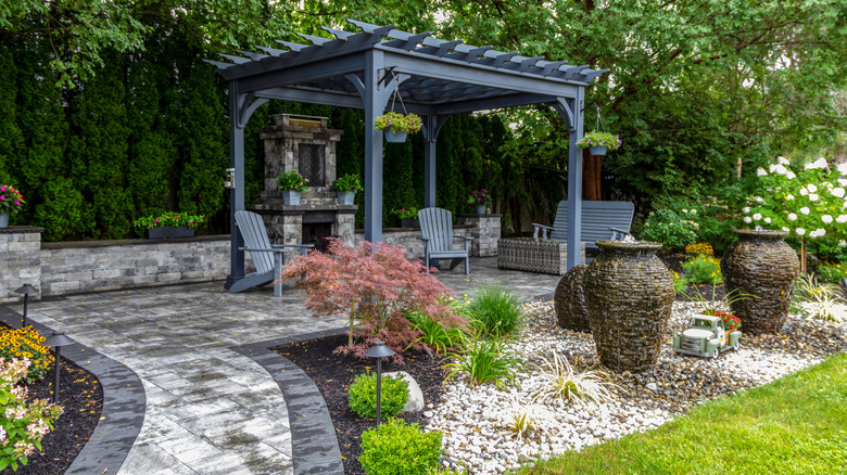 Patio using contrasting paver colors as a border