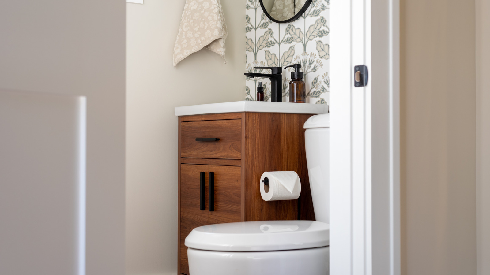 Skip Bulky Cabinets: The Space-Saving Alternative From Amazon For Your ...