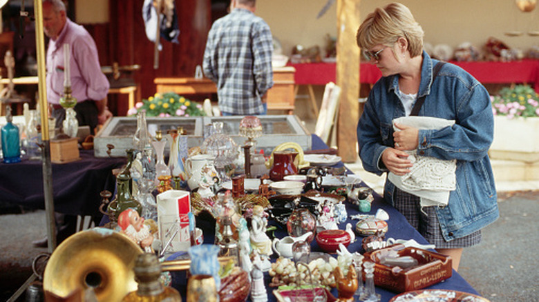 Someone shopping for vintage items