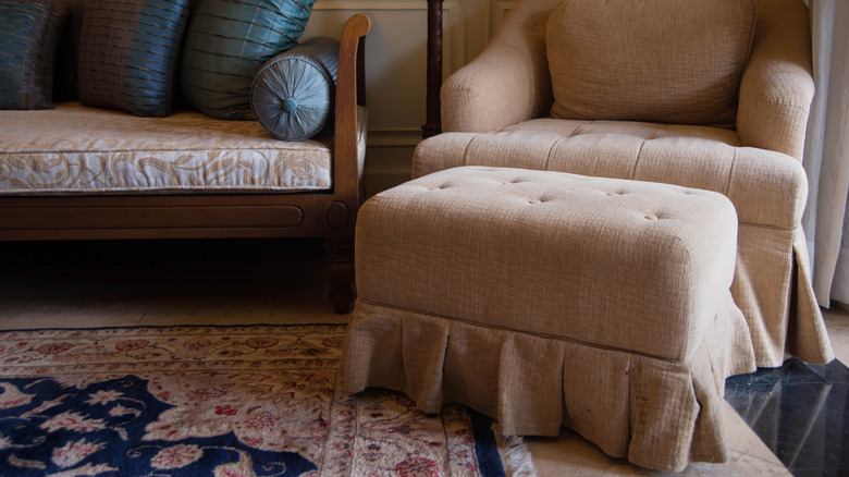 Skirted set with neutral tones