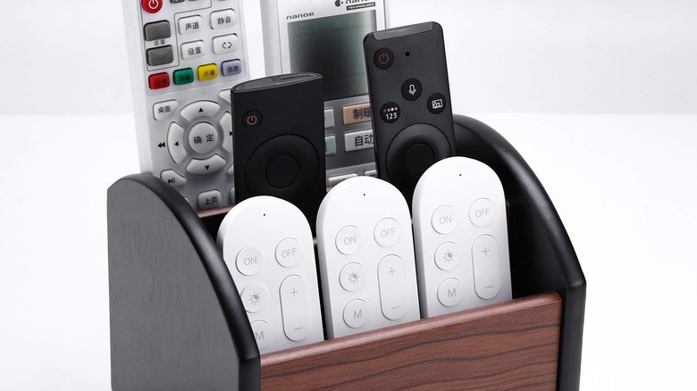 A MaxGear remote control caddy