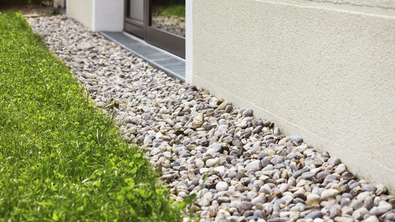 French drainage system outside home