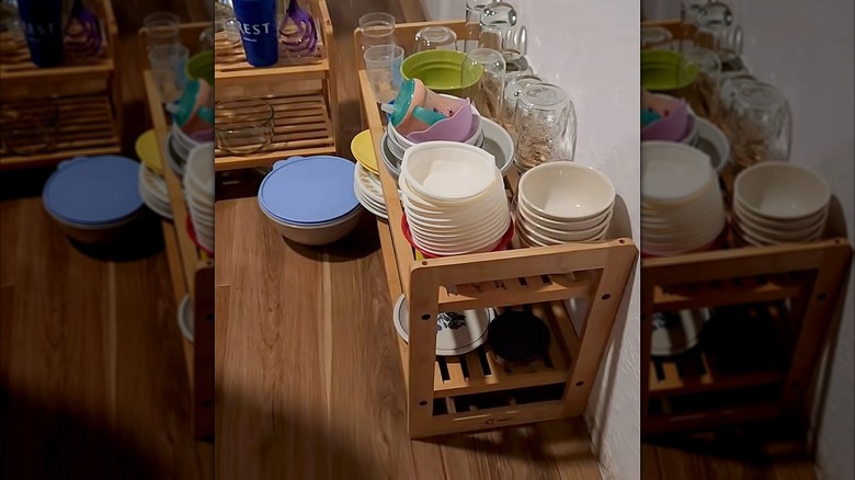 Dishes on a wooden shoe rack