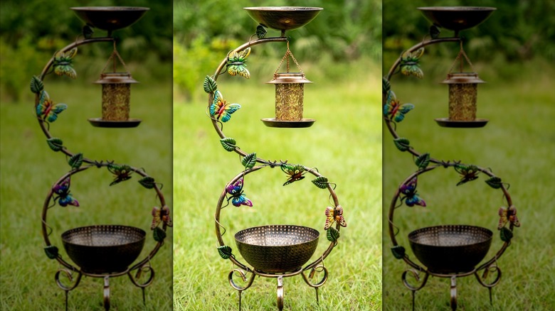 YYWMWM's Metal Birdbath with Flower Planter and Solar Lantern