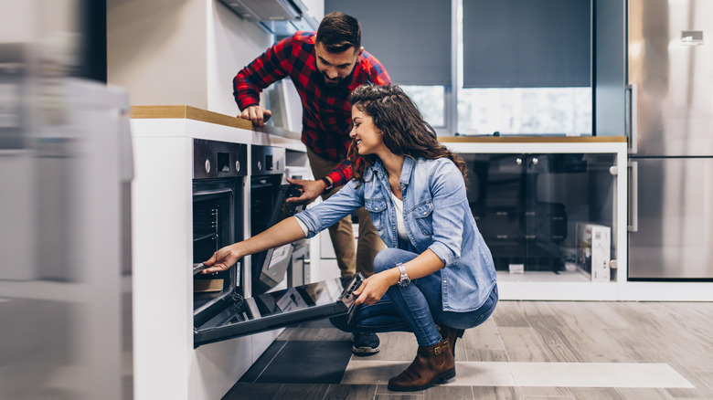 Self-Cleaning Ovens VS Steam Cleaning Ovens