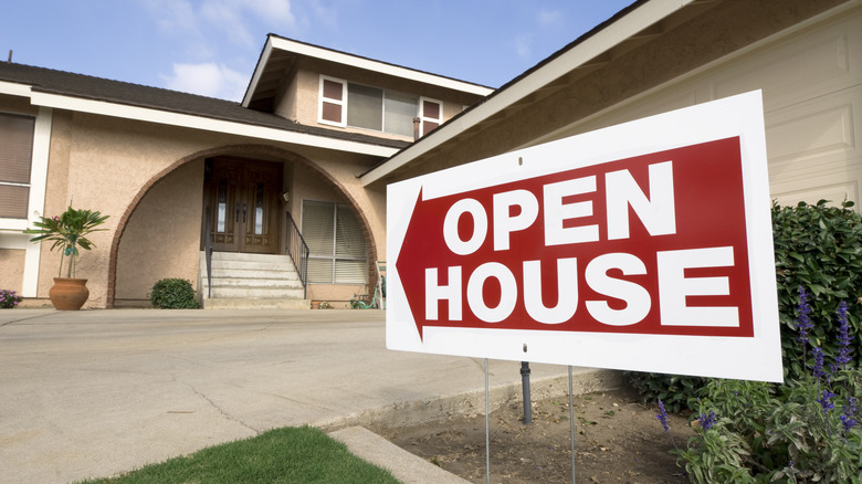 open house sign outside