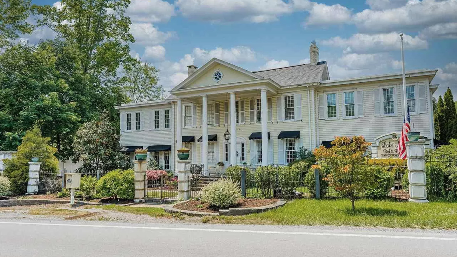 Step Into An Astonishing 7,800SquareFoot Mansion In West Virginia