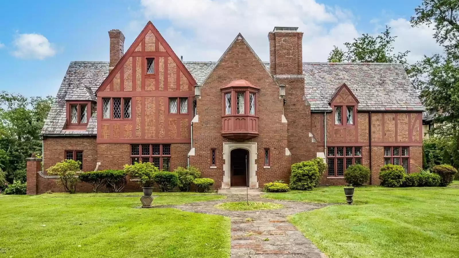 Step Inside An Ohio Mansion In Auction Straight Out Of The English