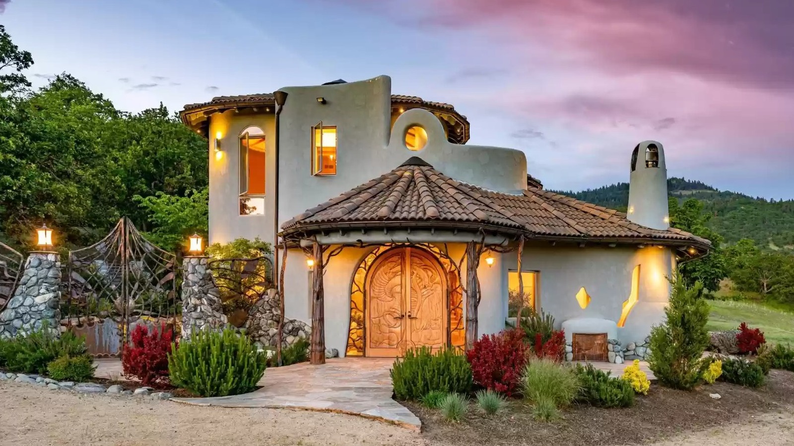 Step Inside The 5.9 Million Oregon Home That's Straight Out Of The Shire