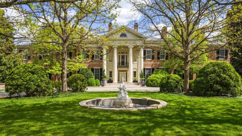 nashville mansion exterior 