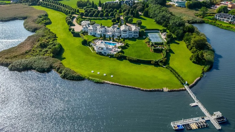 Sprawling estate with pool