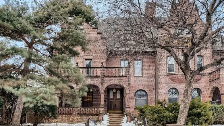 front of minnesota mansion