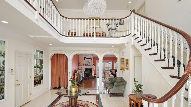 inside of engelbert humperdinck's home