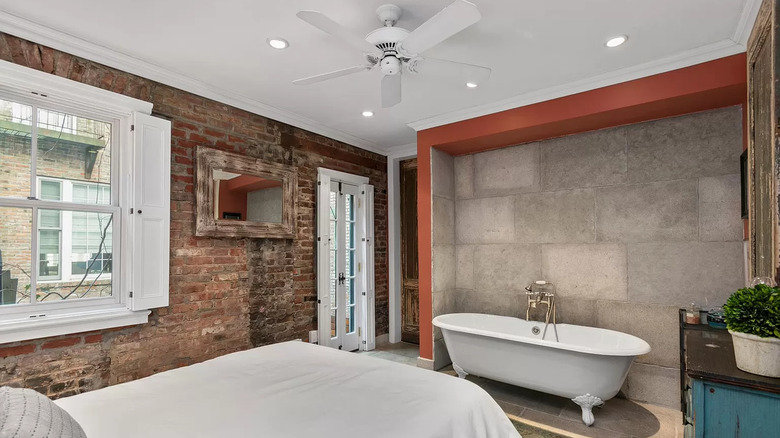 nyc bedroom with bathtub