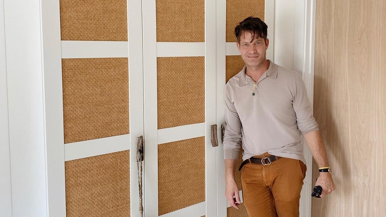 Nate Berkus standing next to his IKEA pax wardrobe wallpaper